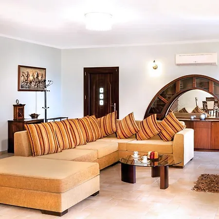 Villa Infinity