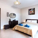 Villa Infinity *